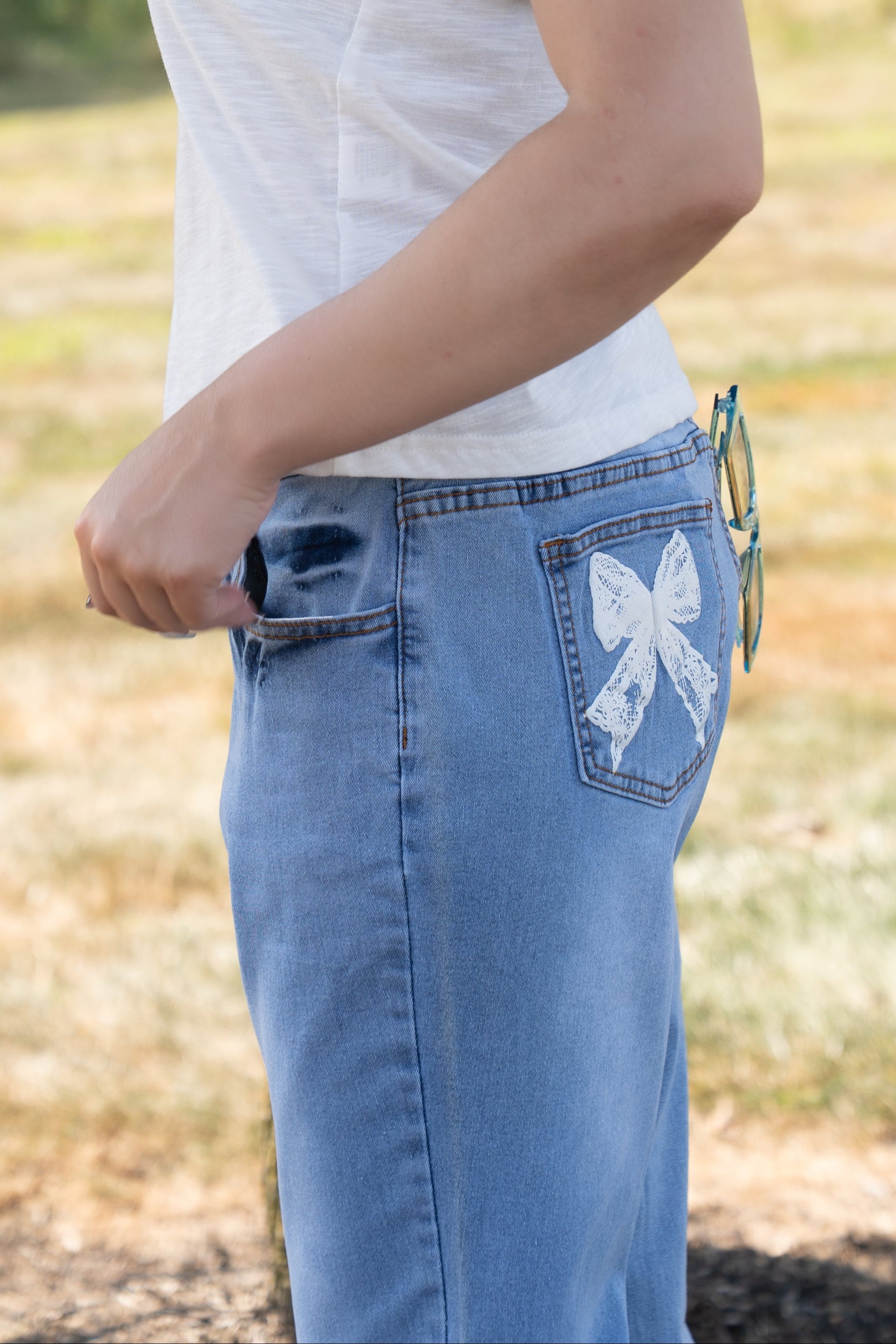 BOW TIE FLARE JEAN