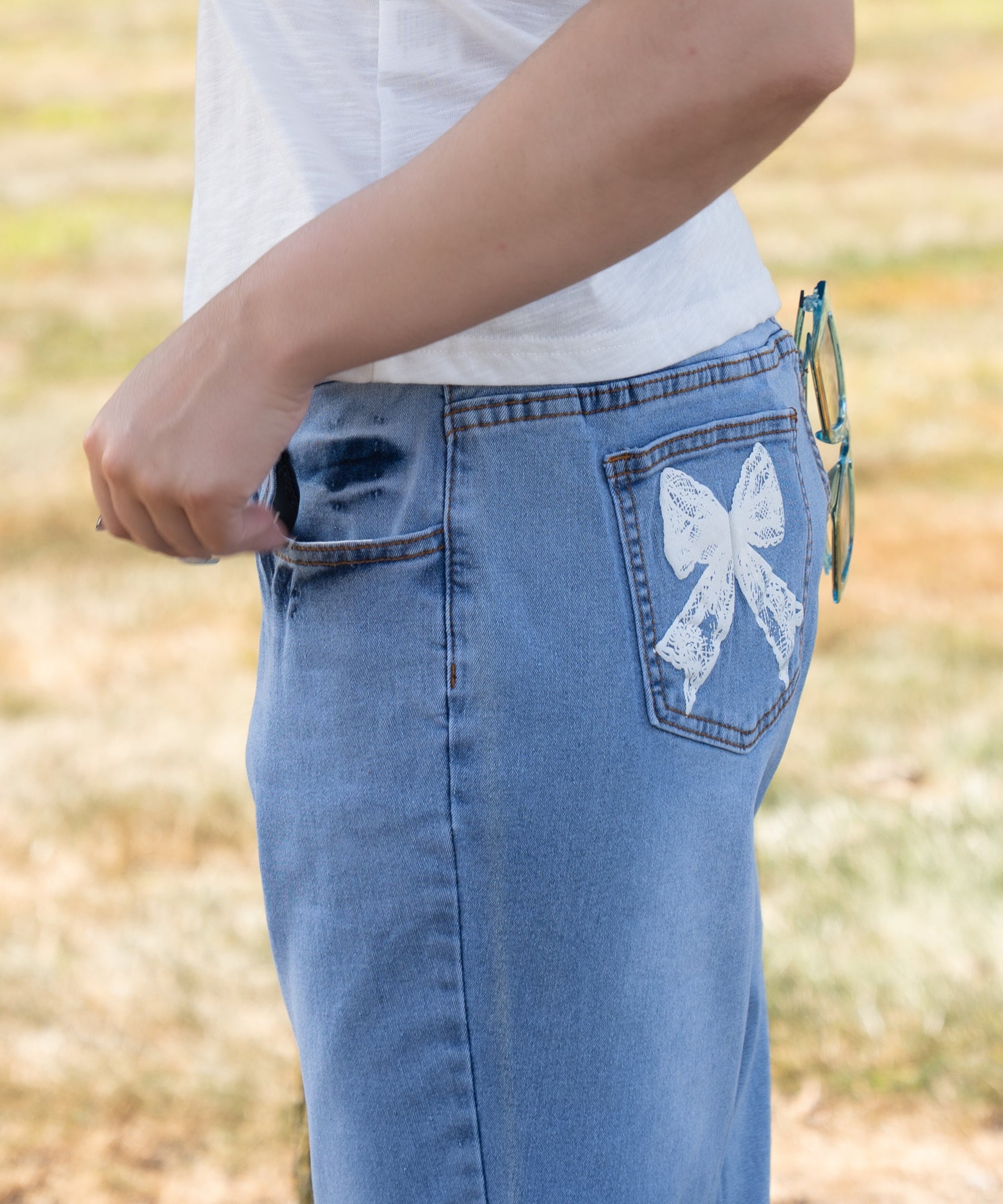BOW TIE FLARE JEAN