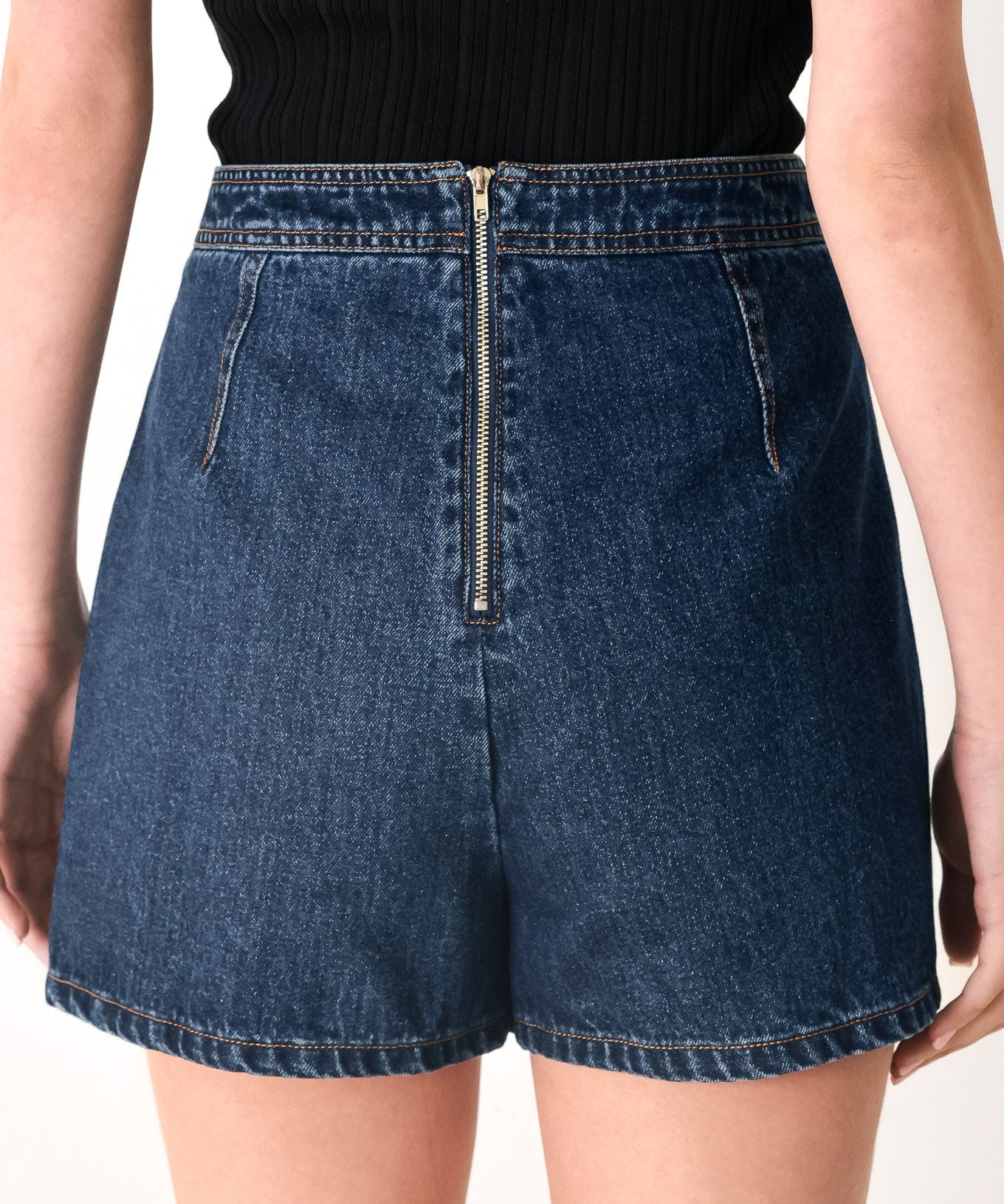 RUN THE CITY DENIM SKORT