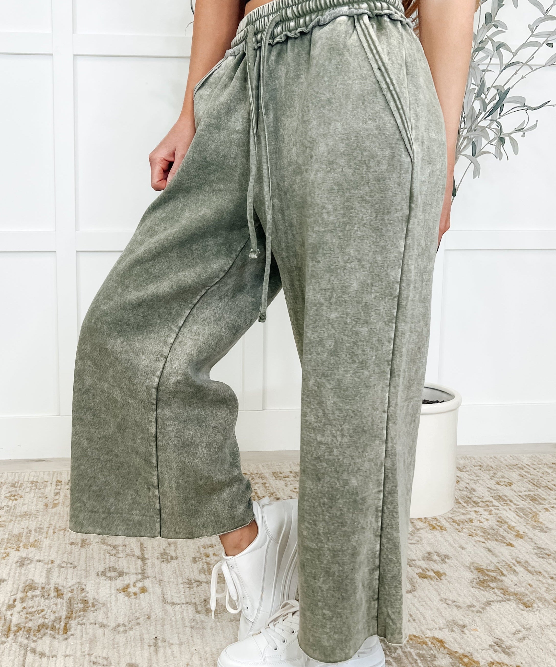 In or Out Wide Leg Cropped Pants Lt Olive