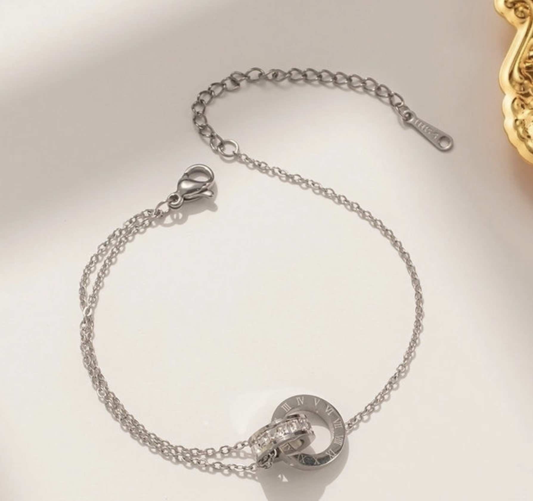 IV XII CIRCLE BRACELET