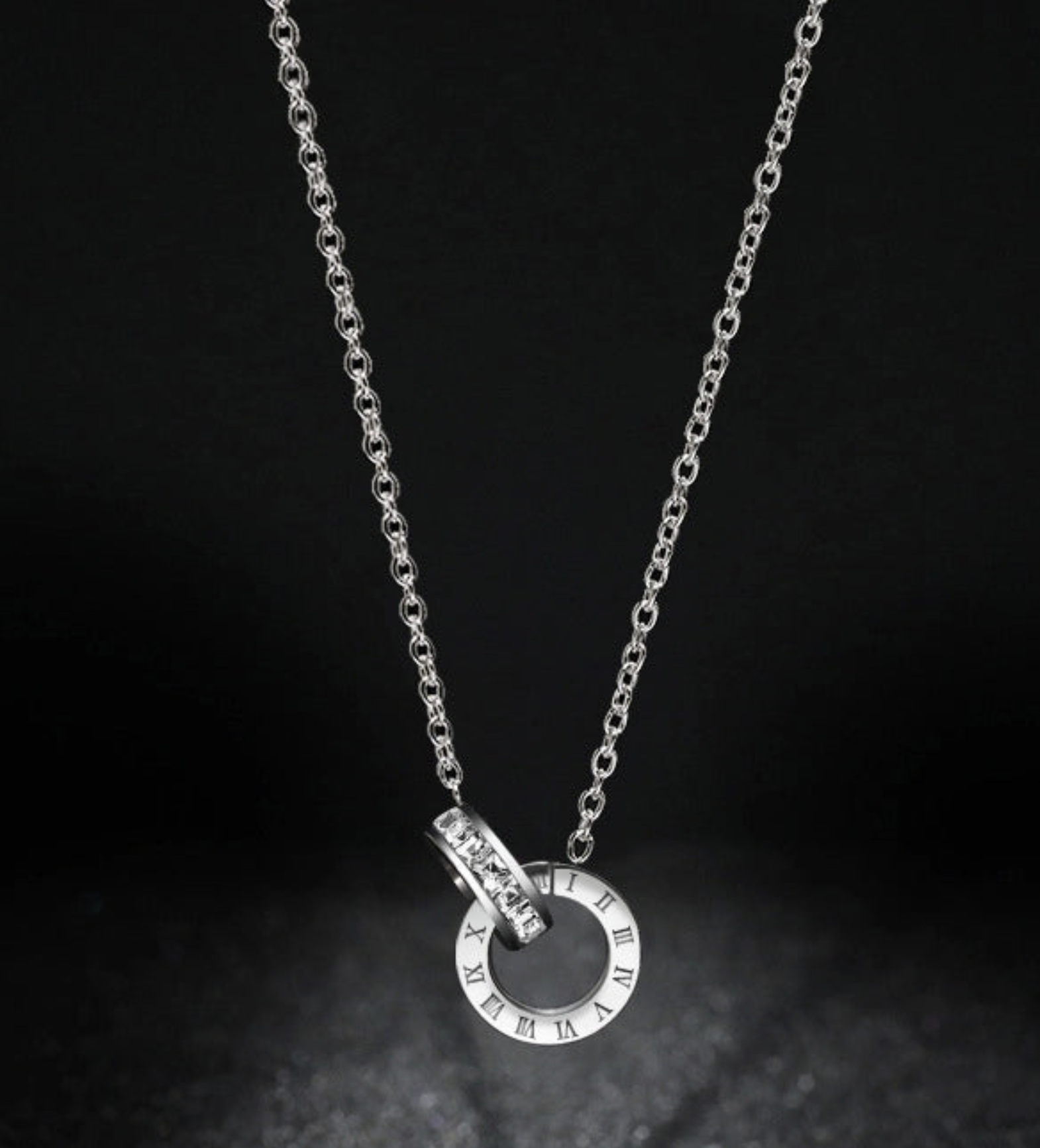 IV XII CIRCLE NECKLACE
